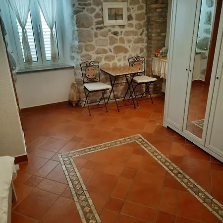 Ivana 4*