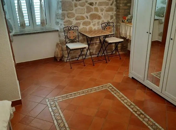 Ivana 4*